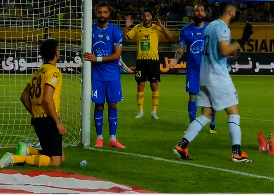 معنای تعجب آرمین سهرابیان بعد از صحنه نجات دروازه استقلال مقابل ...